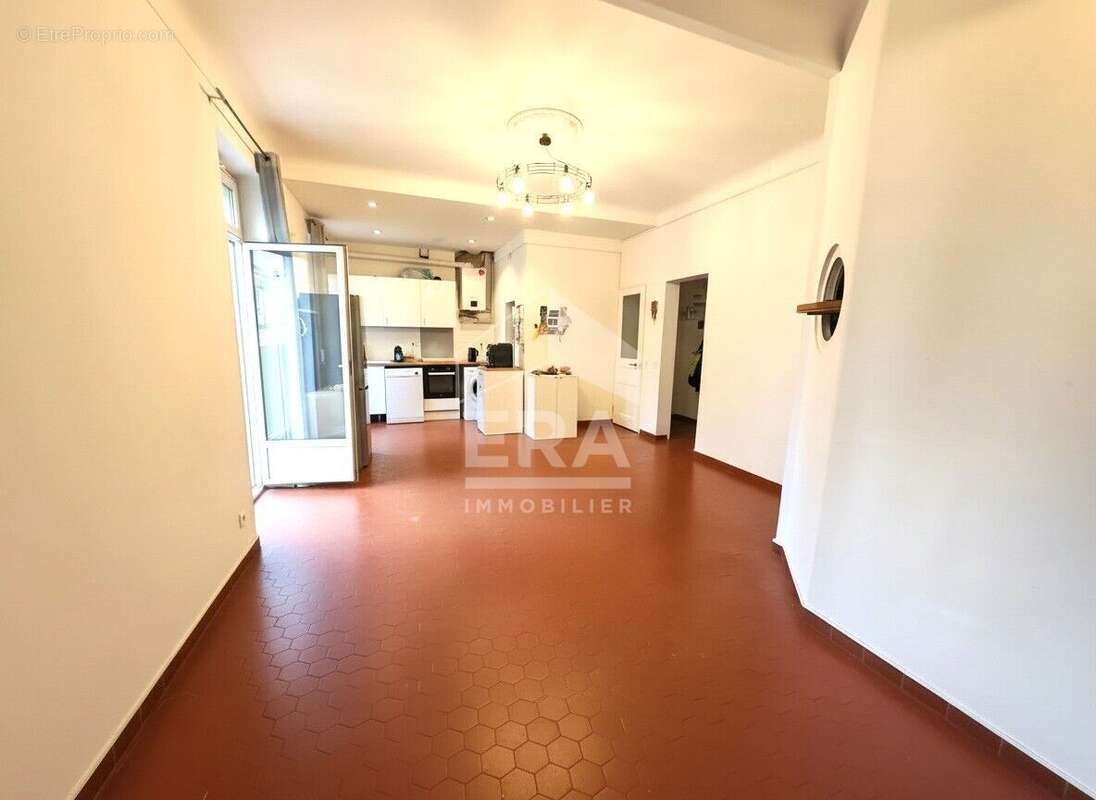 Appartement à MARSEILLE-5E