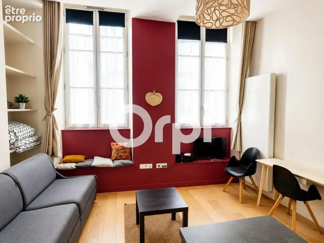 Studio meublé de charme à vendre – Quartier de la Coursive, hyper-centre de La Rochelle – Immeuble historique réhabilité - photo 6