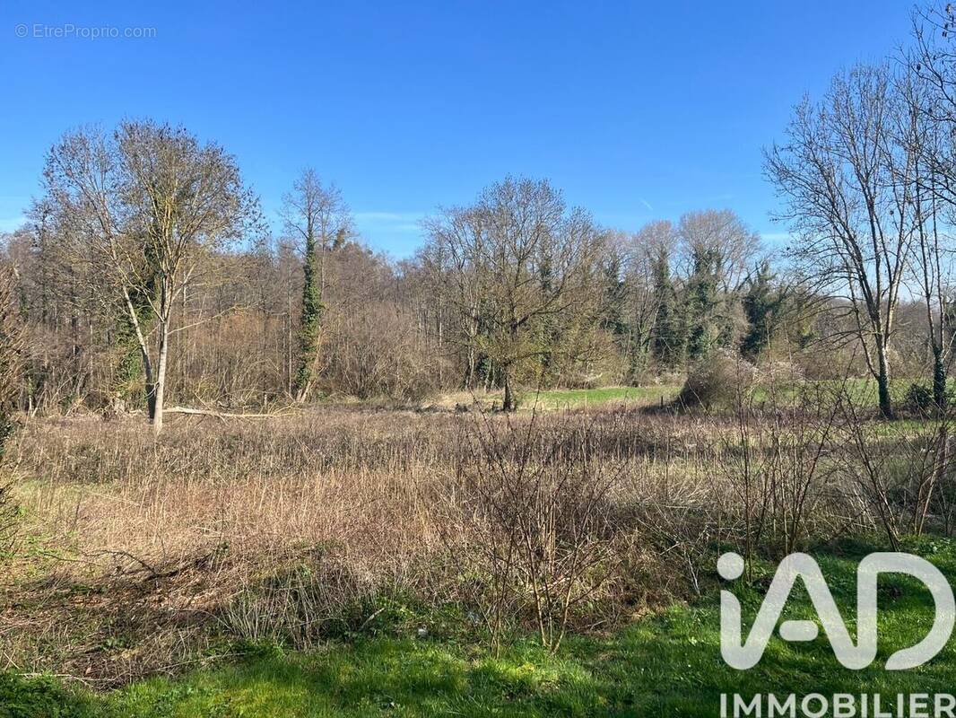 Photo 1 - Terrain à VALLANGOUJARD