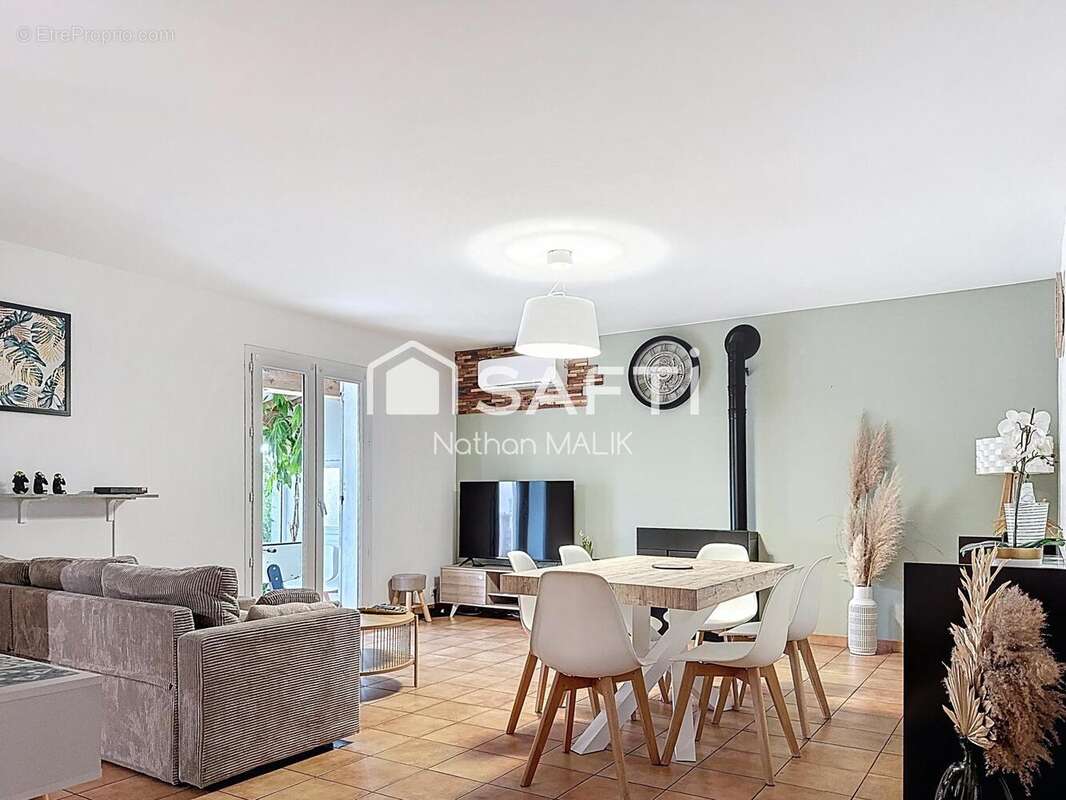 Photo 2 - Maison à ROQUEMAURE