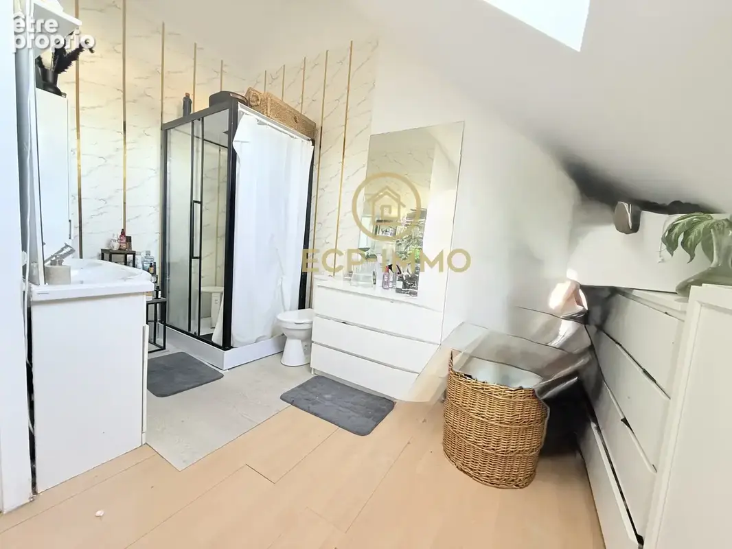 Maison atypique pleine de potentiel   À découvrir ! - photo 6