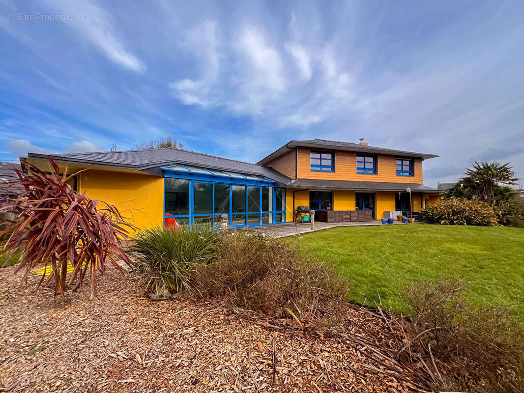 Maison à LAMPAUL-PLOUARZEL