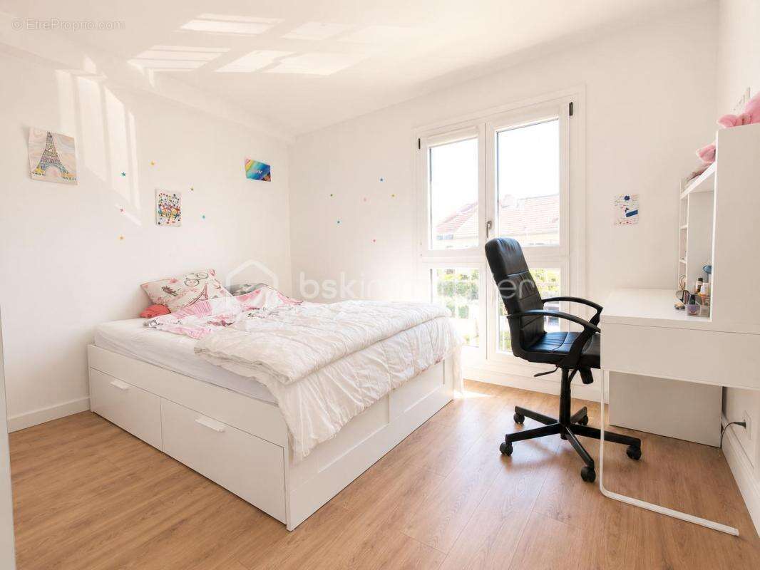 Maison familiale 5 pièces - 85 m ² habitables - Terrain de 216 m² - Combles aménagés de 27 m² - Jardin sans vis-à-vis - photo 10
