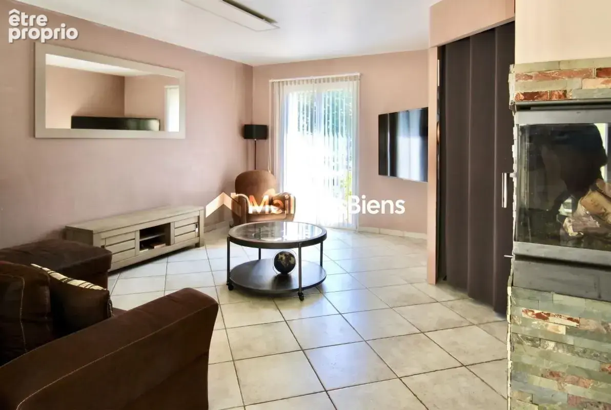 Maison de plain-pied 175 m2 avec piscine et dépendances - photo 3