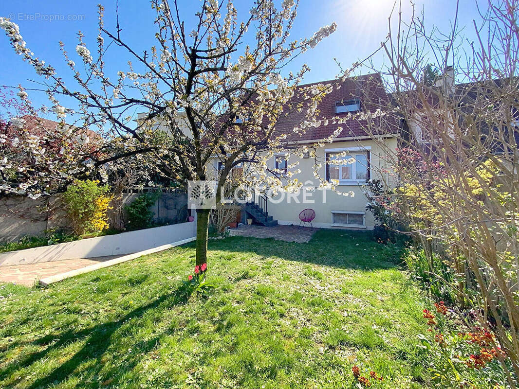 Maison à VERNEUIL-SUR-SEINE