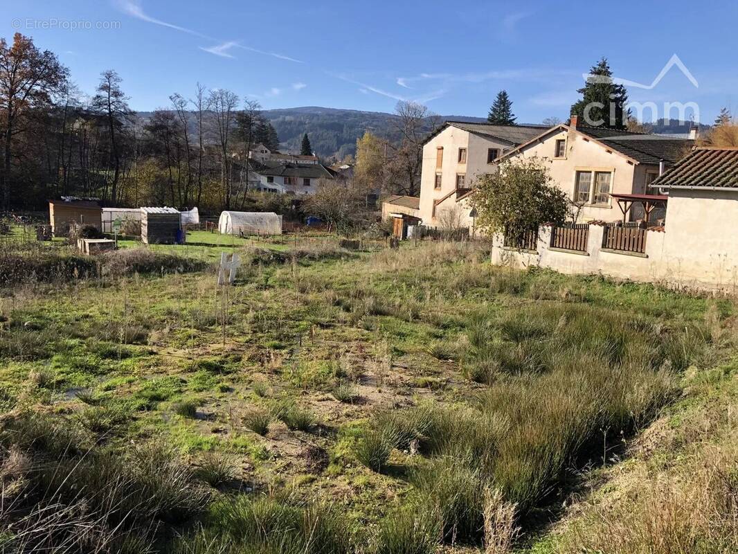 Terrain à AMBERT