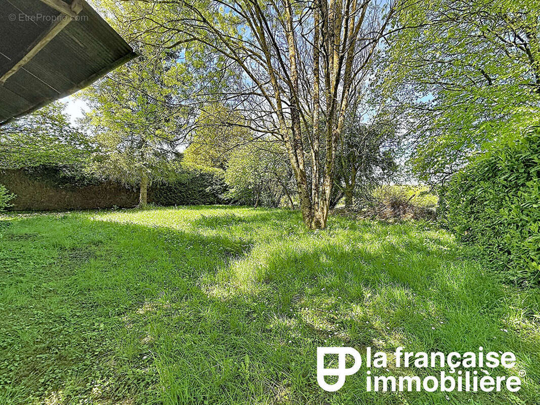 Terrain à ERCE-PRES-LIFFRE