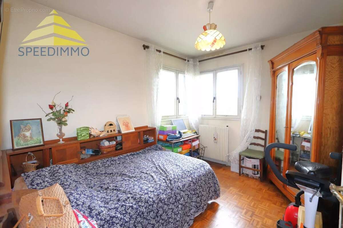 Maison à MANDRES-LES-ROSES