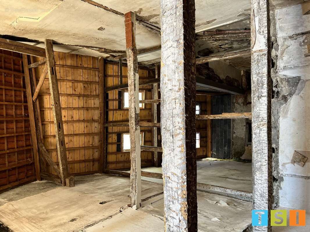 Maison à MONTREJEAU