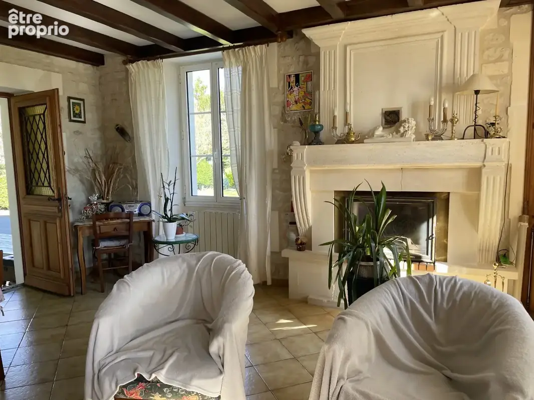 Segonzac exclusivite propriete de 205 m2 sur 2300 m2 de terrain plus 180m2 de bati a renover - photo 3