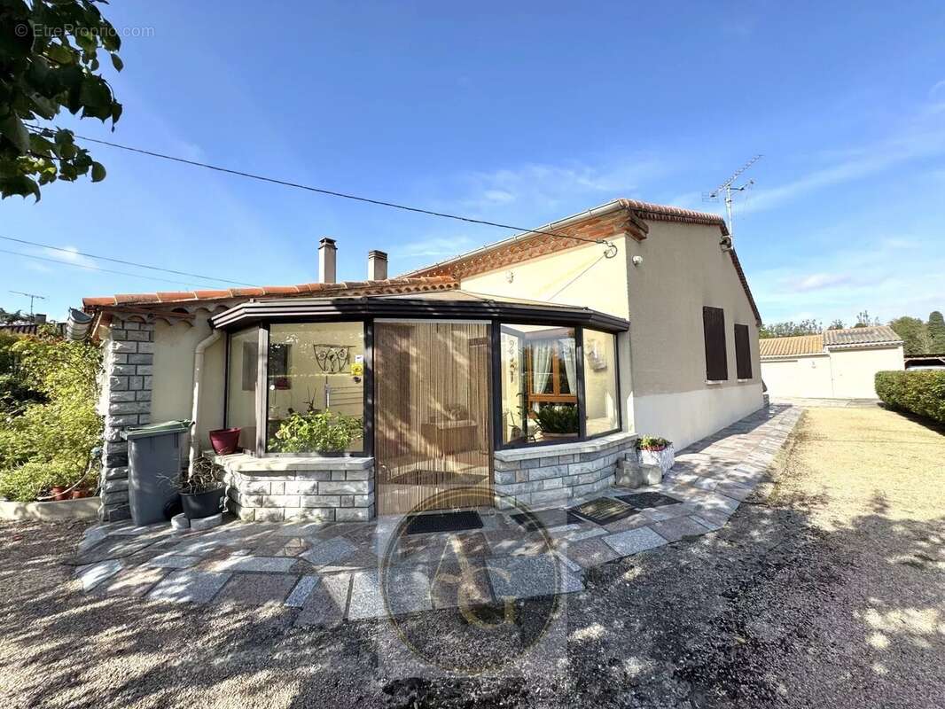 Maison à VILLENEUVE-LA-COMPTAL