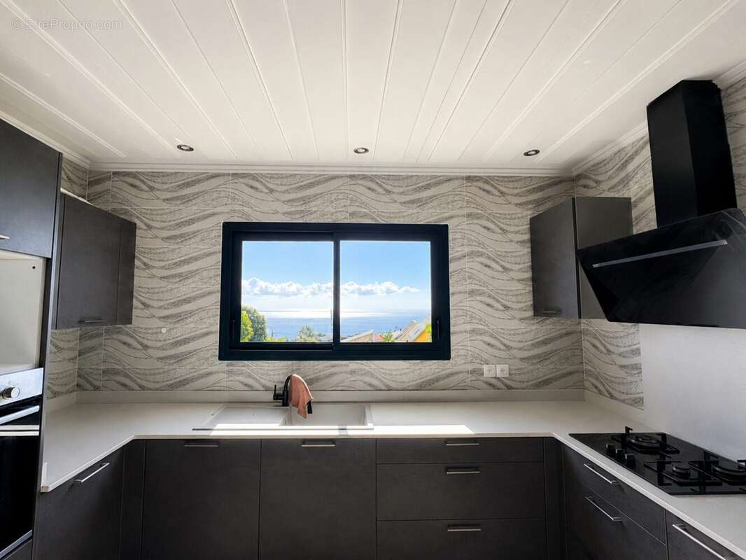 Maison 120 m² à Saint-Paul  - photo 6