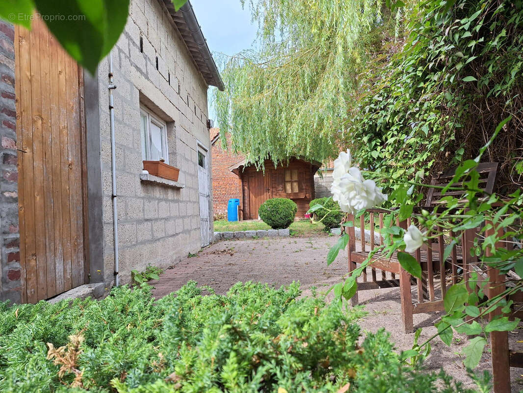Maison avec jardin: proche commerces - photo 17
