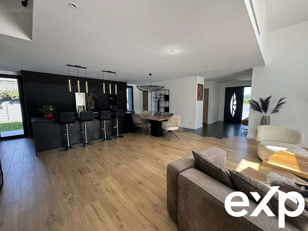 Maison à SAINT-GENES-DE-FRONSAC