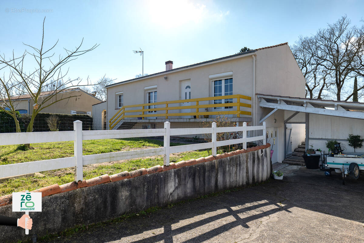 Maison à MOUTIERS-LES-MAUXFAITS