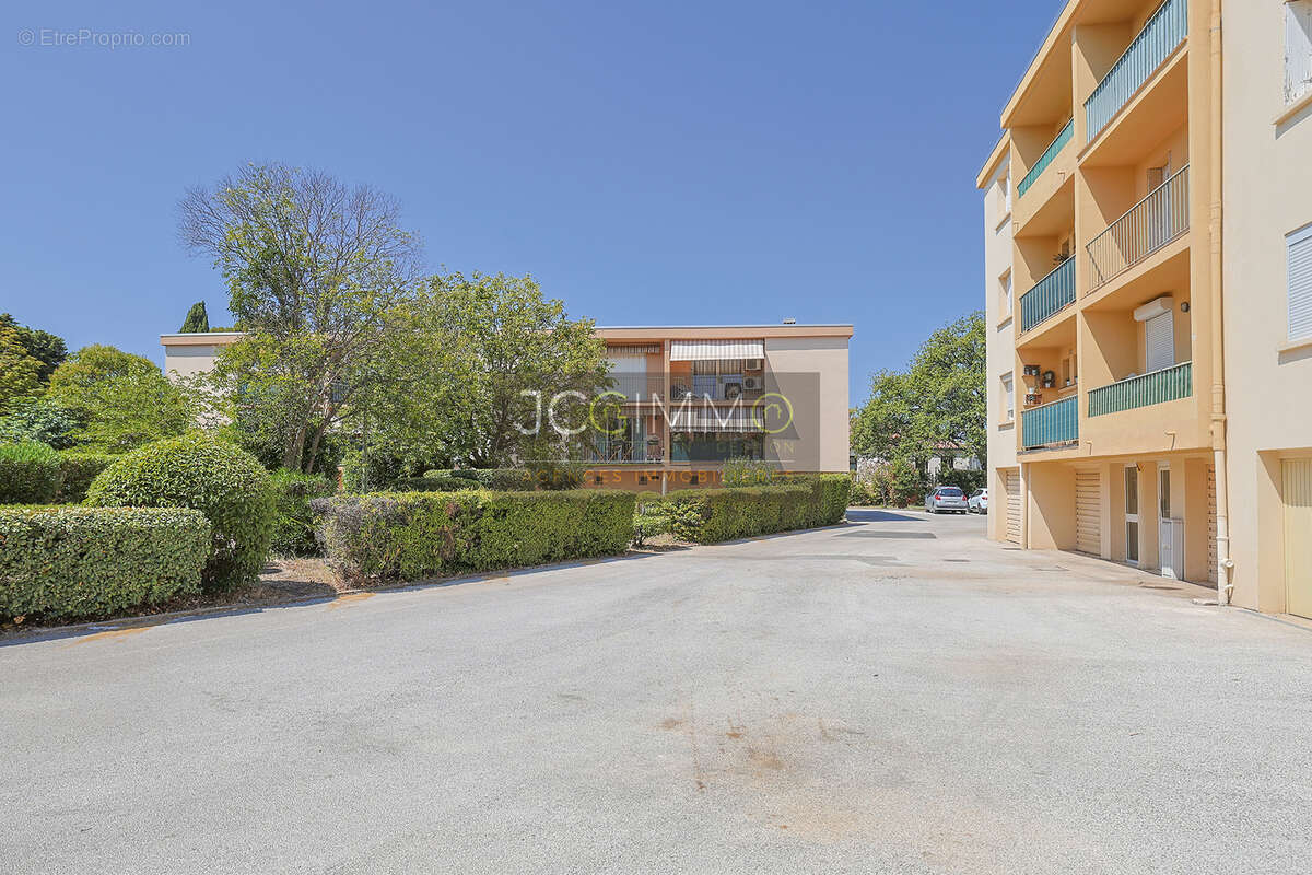 Appartement T3 - 56,05m2 + Garage + Cave (25,6 m2) + Terrasse - Le Pradet 'Les Gravettes' - photo 17