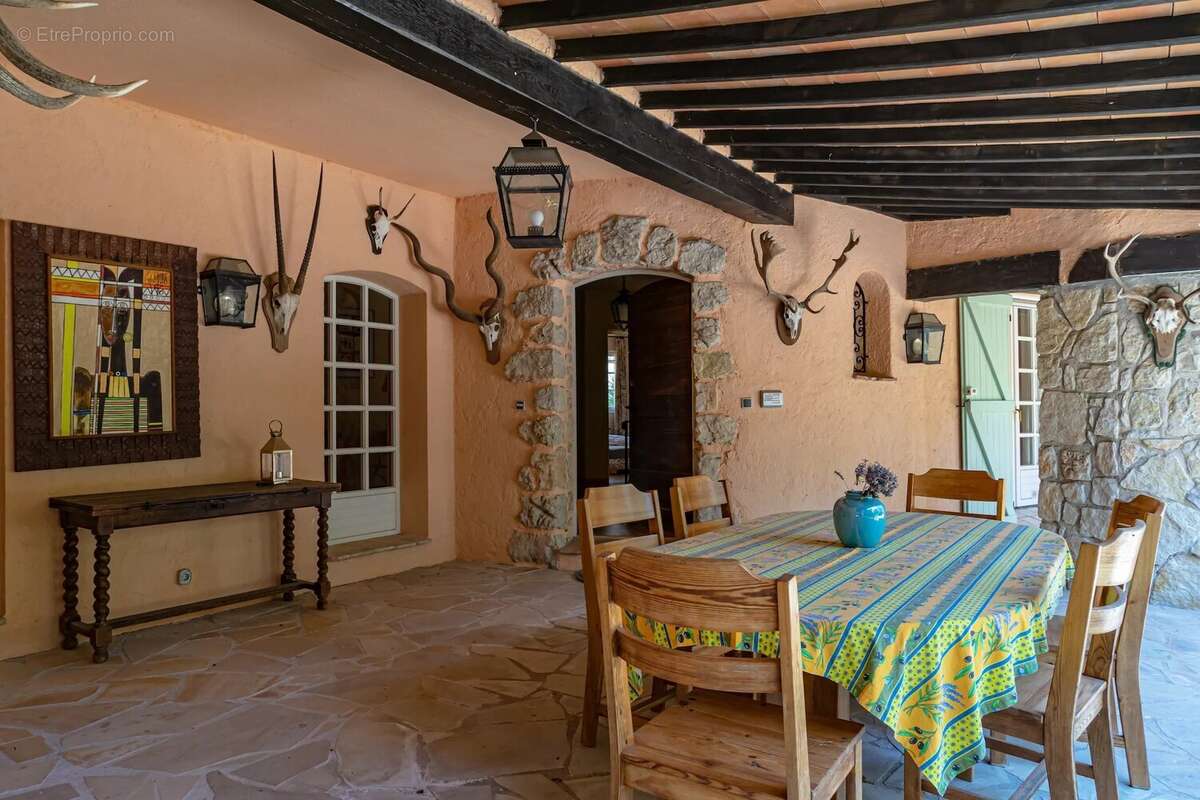 Maison à ROQUEFORT-LES-PINS