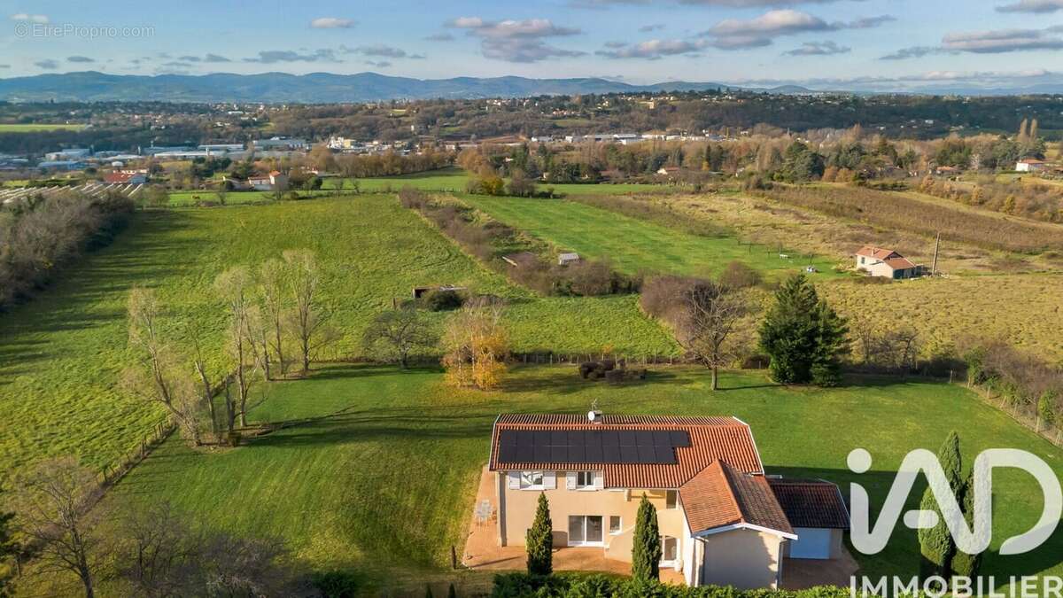 Photo 2 - Maison à SAINT-GENIS-LAVAL