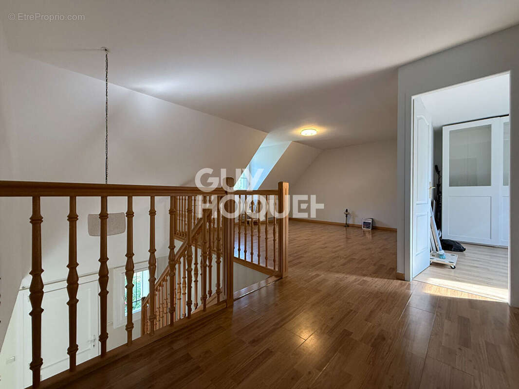 Maison 143 m² à Pierrefonds  - photo 8