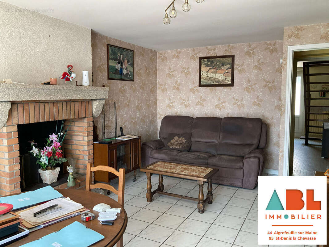 Remouillé Centre - Maison 3 chambres avec jardin et dépendances. - photo 2