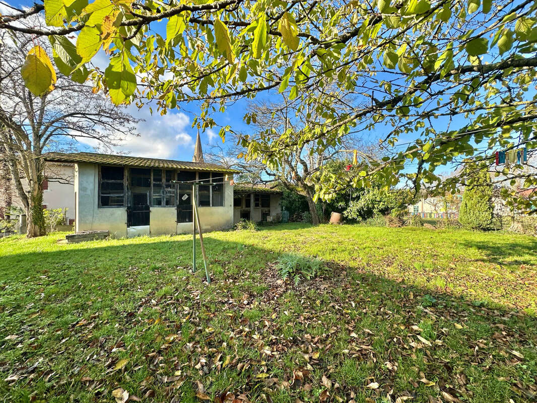 Parking à BEAUMONT-DE-LOMAGNE