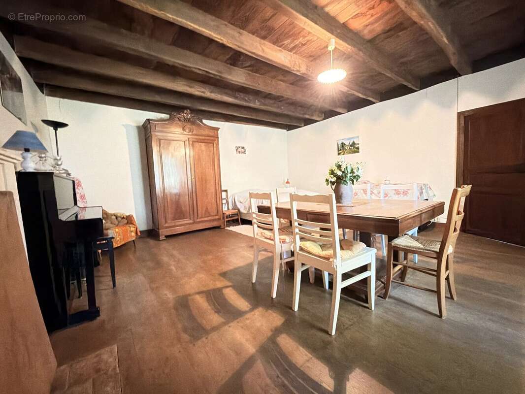 Maison à NANTEUIL-EN-VALLEE
