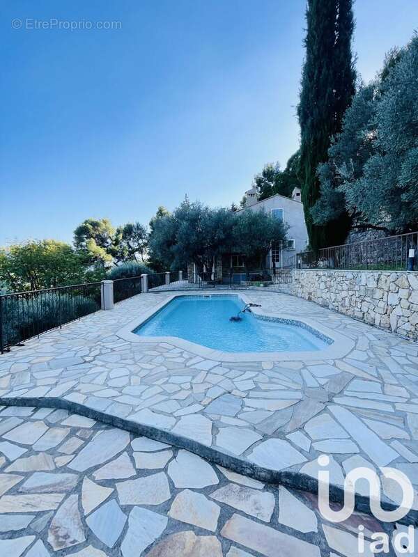 Photo 3 - Maison à LE REVEST-LES-EAUX