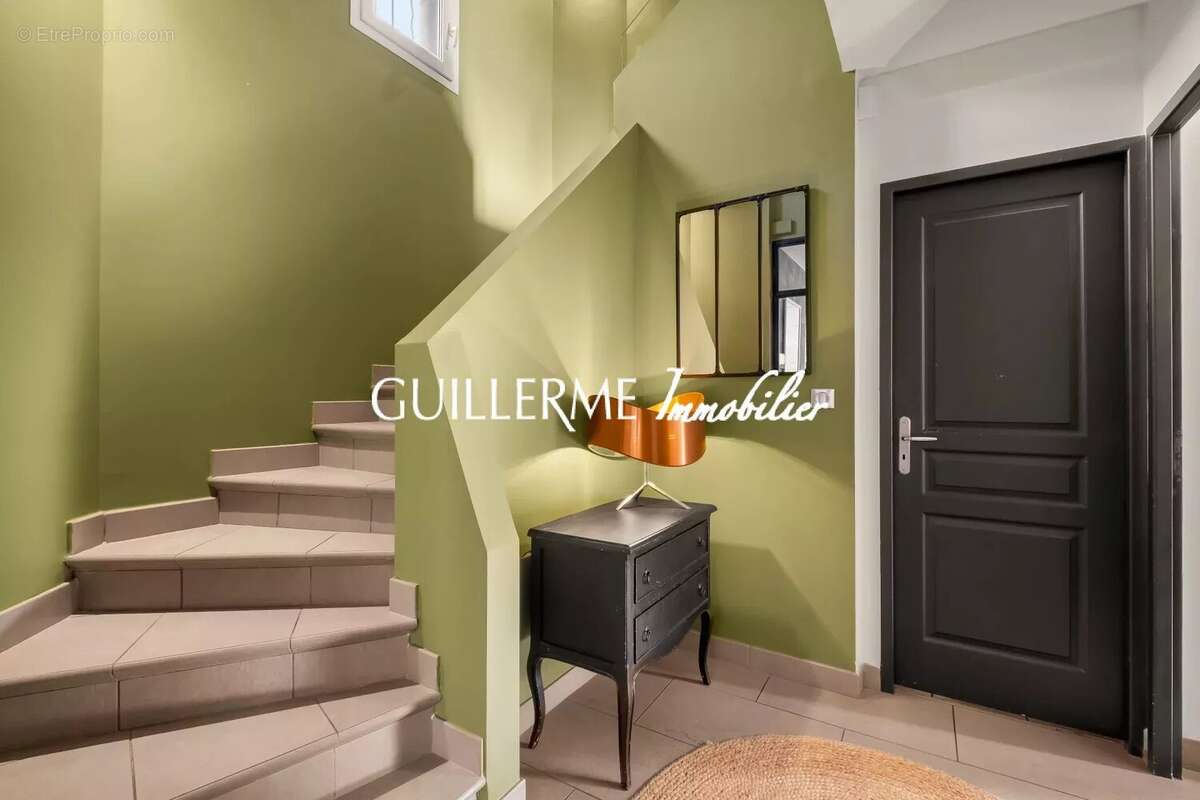 Maison à LA TOUR-DE-SALVAGNY