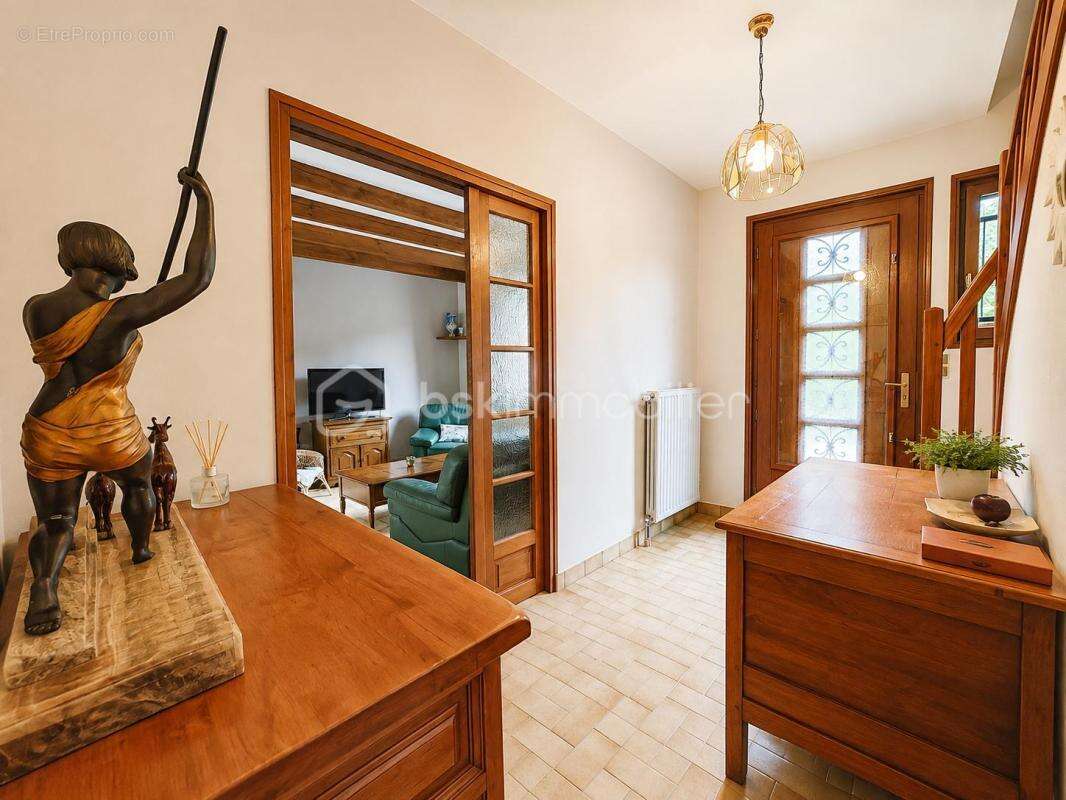 Maison 6 pièces – 143 m² – 4 chambres – Parc paysager de 1 700 m² - photo 7