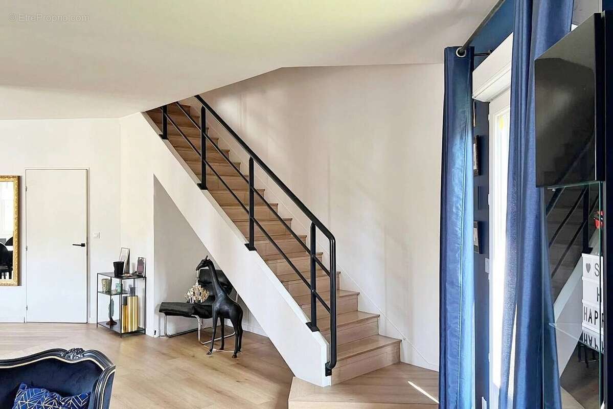 Maison à CHENNEVIERES-SUR-MARNE