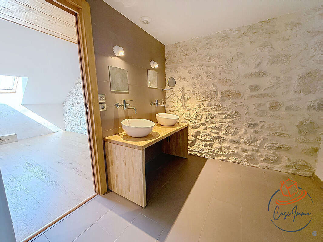 Maison à SAINT-GENIS-POUILLY