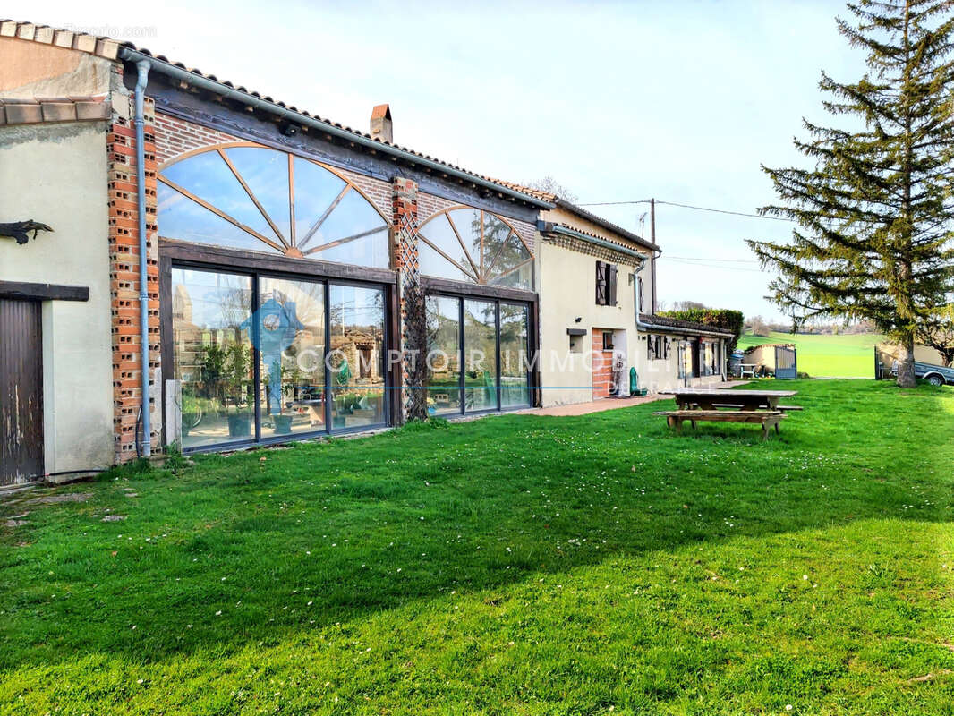 Propriété de caractère rénovée   Élégance, volumes et art de vivre en Lauragais - photo 7