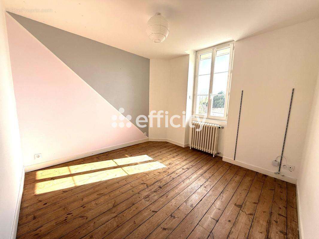 Maison 160 m² à Aunac  - photo 7