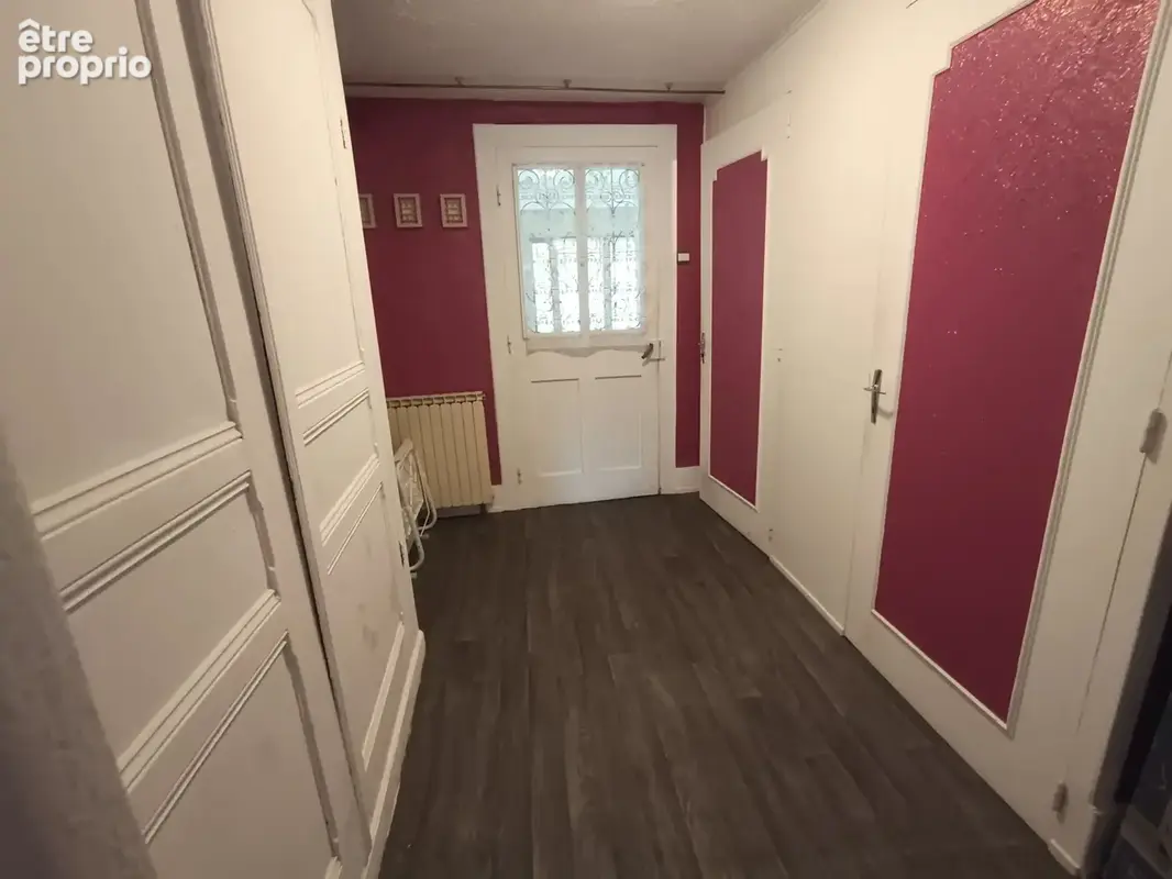 Maison sans vis à vis de deux appartements avec un très beau terrain avec un garage . - photo 7