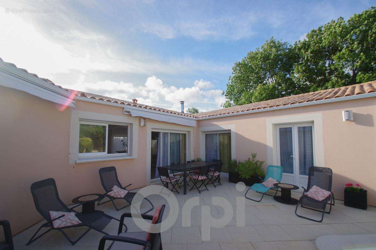 Maison à SAINT-ROGATIEN