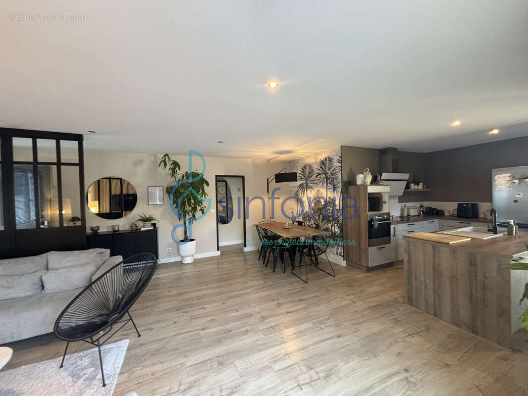 Maison à GALLARGUES-LE-MONTUEUX