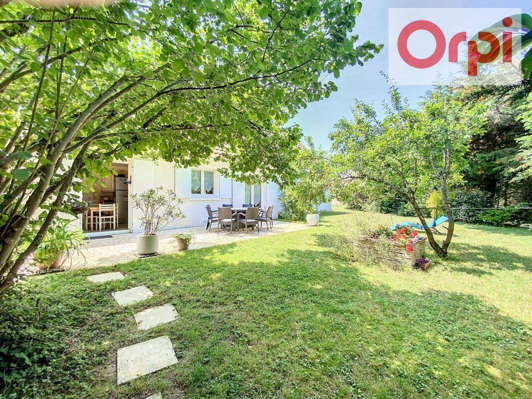 Maison à LE MESNIL-SAINT-DENIS