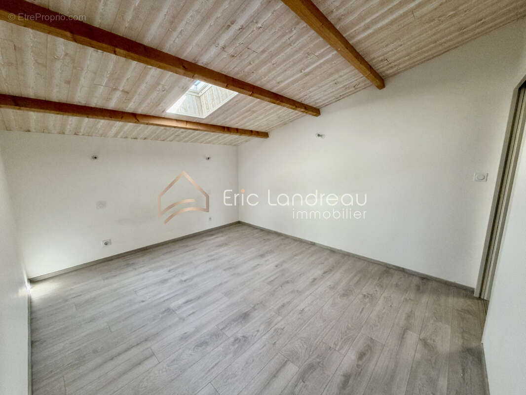 Vue exceptionnelle sur le plan d'eau et l'église   Propriété de 4 chambres au cœur de Talmont-Saint-Hilaire - photo 14