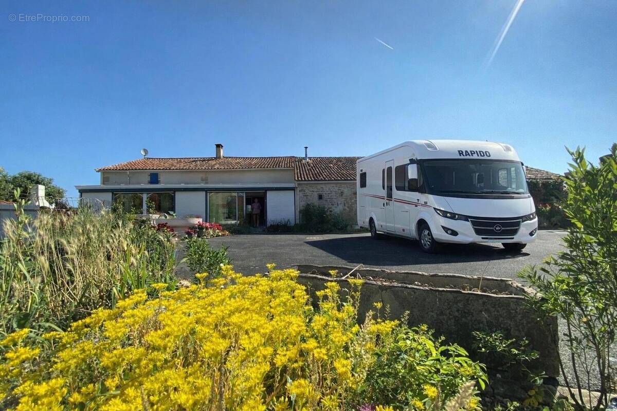 Photo 1 - Maison à FONTENAY-LE-COMTE