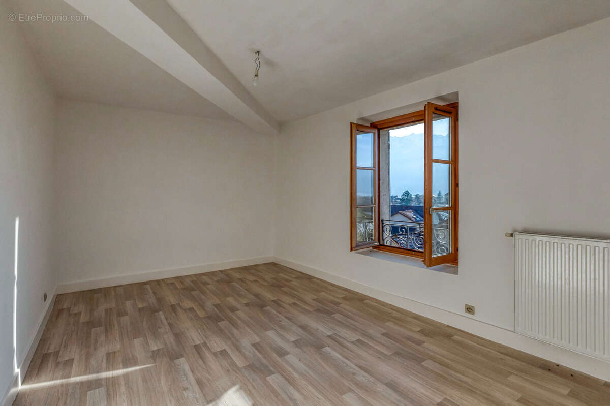 Appartement à SAINT-NAZAIRE-LES-EYMES