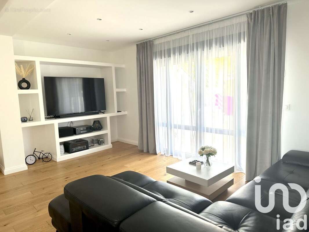 Photo 8 - Maison à SAINTRY-SUR-SEINE