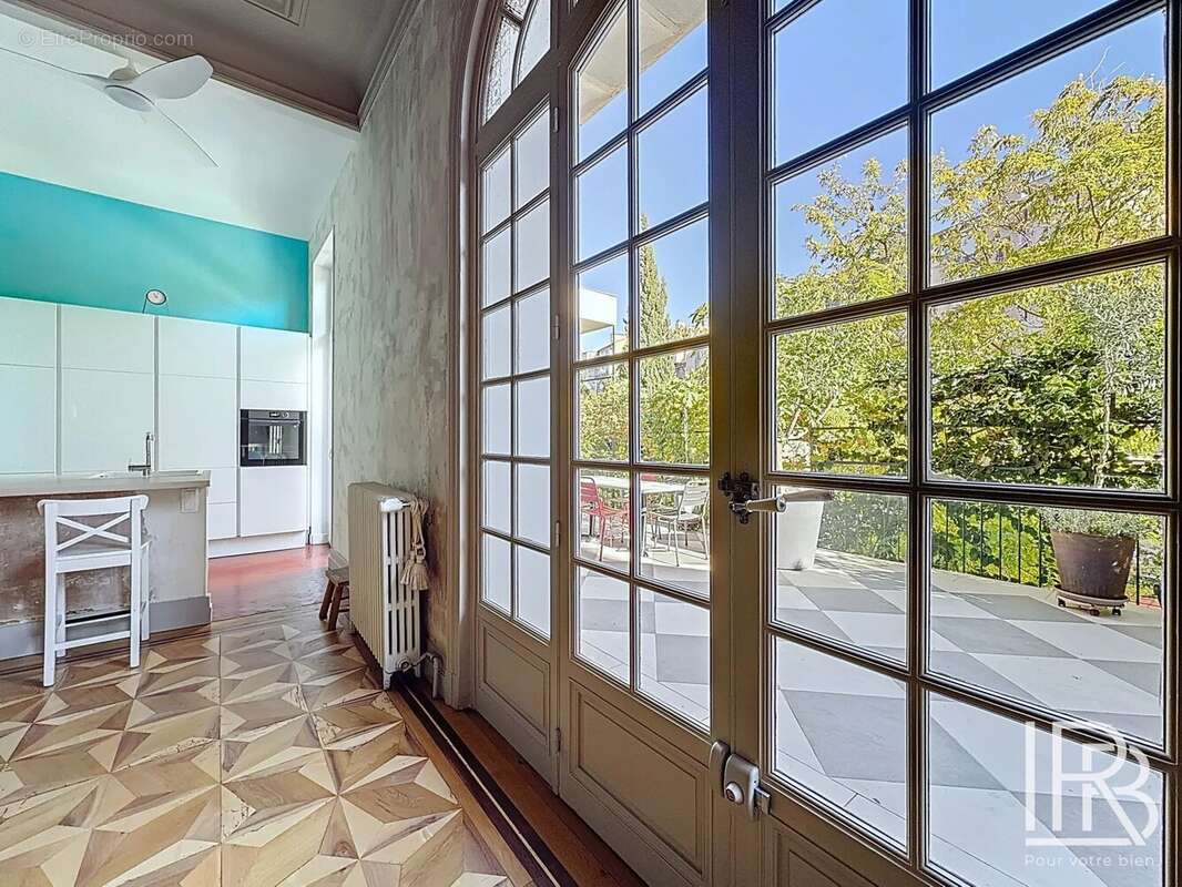 Appartement à MARSEILLE-5E