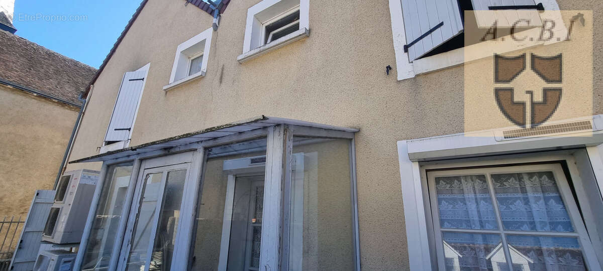 Maison à AZE