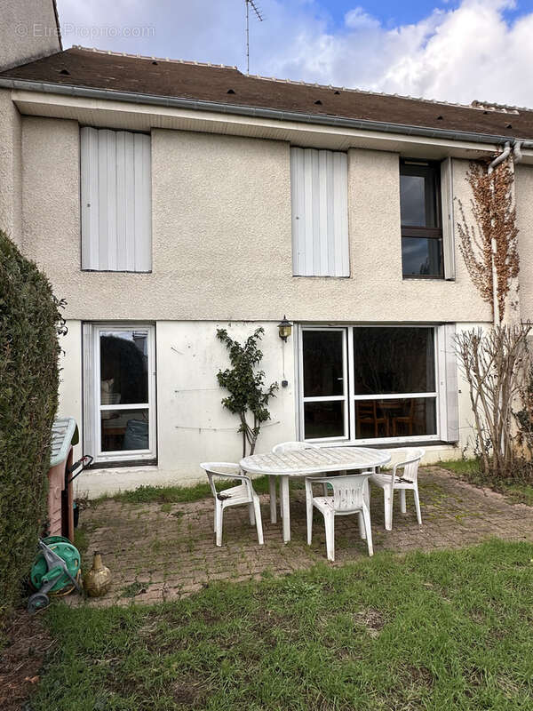 Maison à VAUX-LE-PENIL