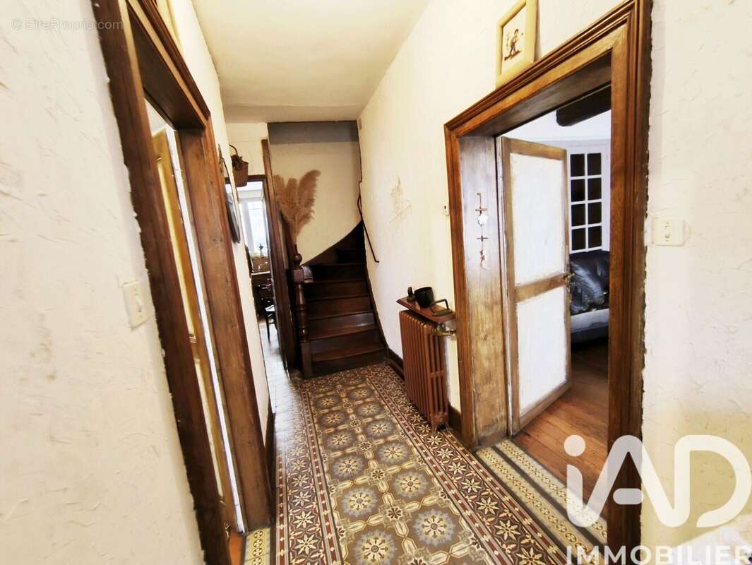 Maison 221 m² à Hirson  - photo 2