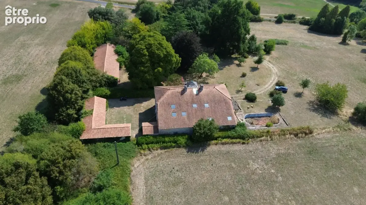 Demeure de caractère du XVIIIe siècle sur 2,16 hectares aux portes de Chalais - photo 4