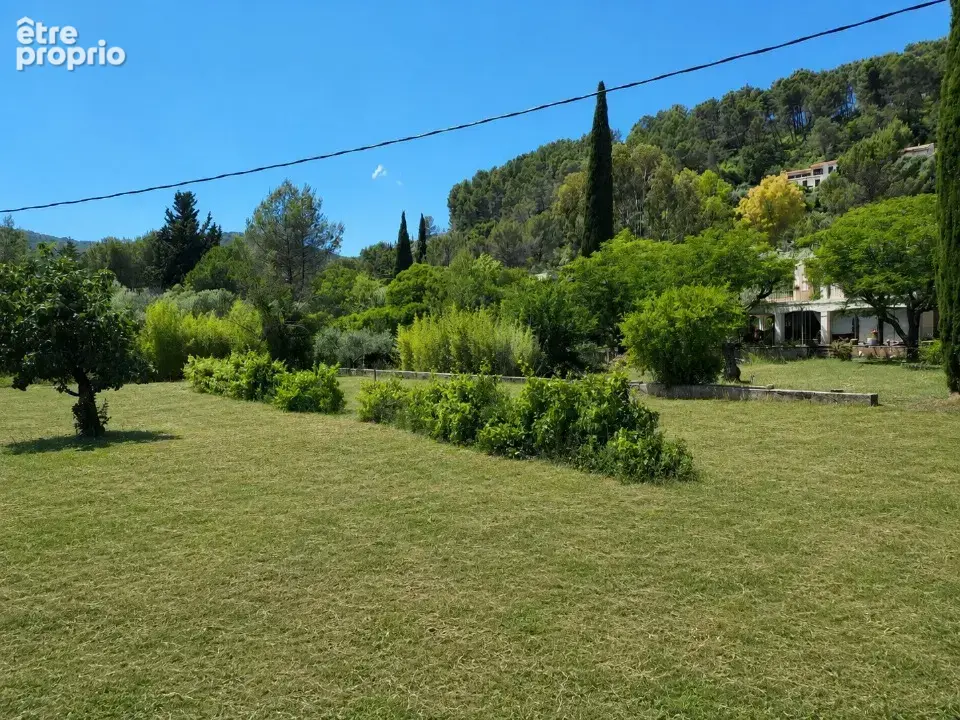 Terrain à SOLLIES-PONT