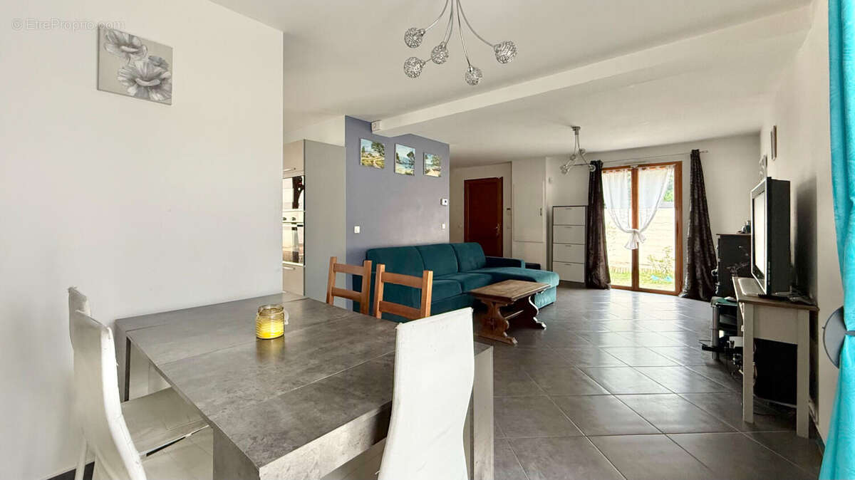 Maison à SAINTRY-SUR-SEINE