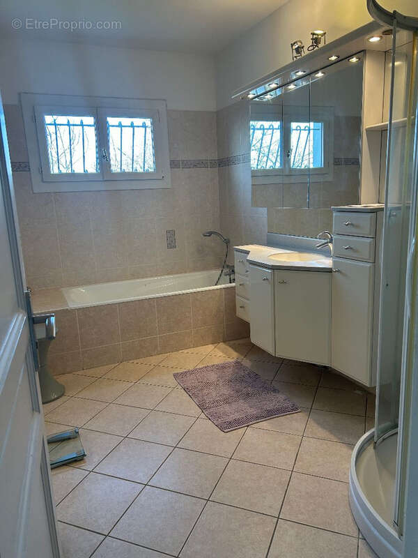 Maison à CUBZAC-LES-PONTS