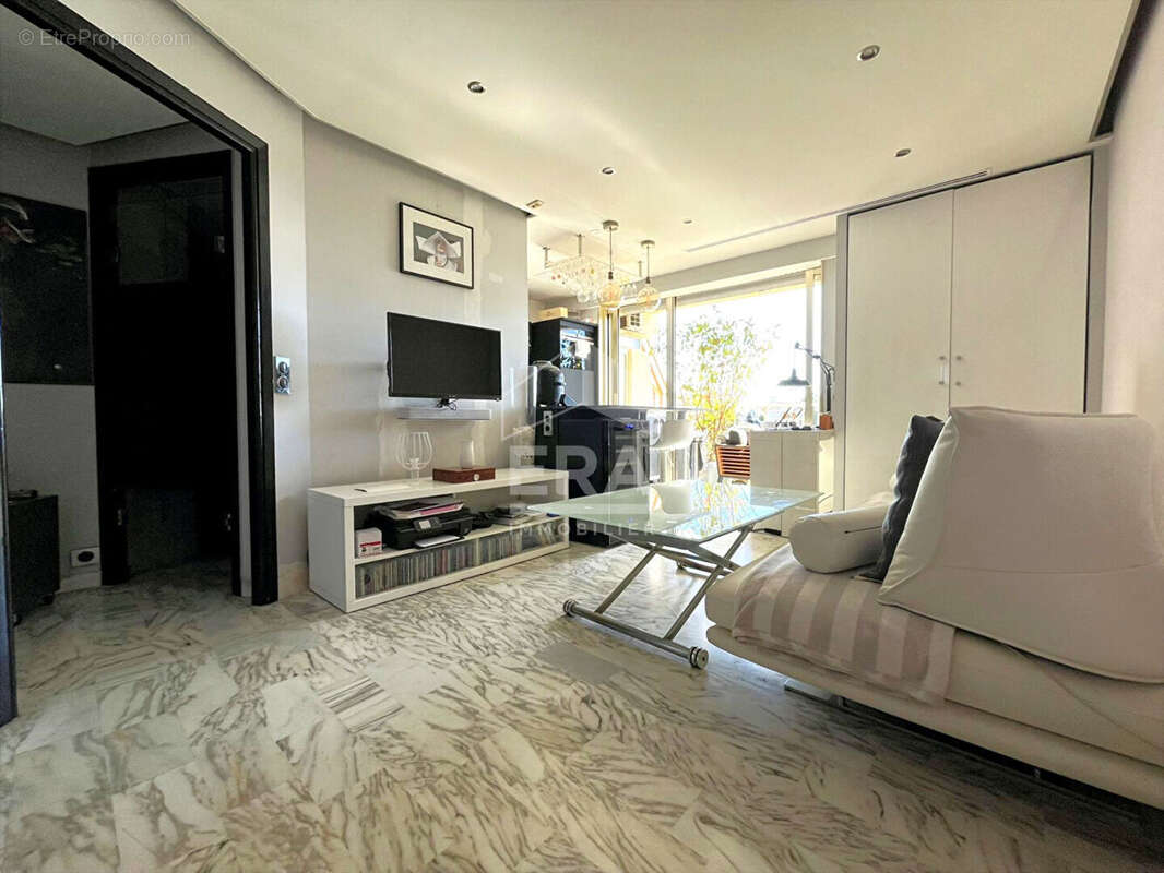 Appartement à SAINT-LAURENT-DU-VAR